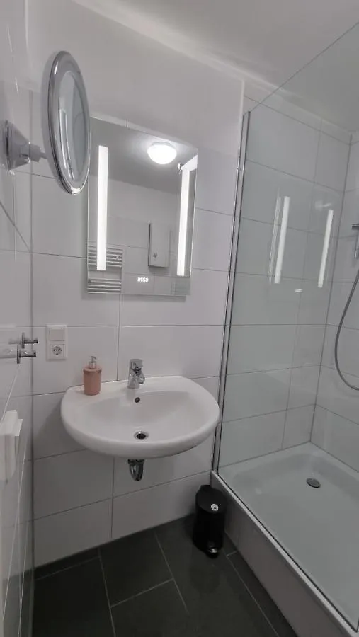 Lovely 2-Bedroom Unit In Duesseldorf Tastefully Furnished Düsseldorf 0*,